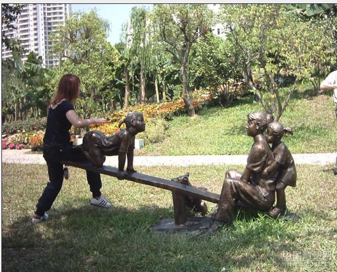 銅雕人物